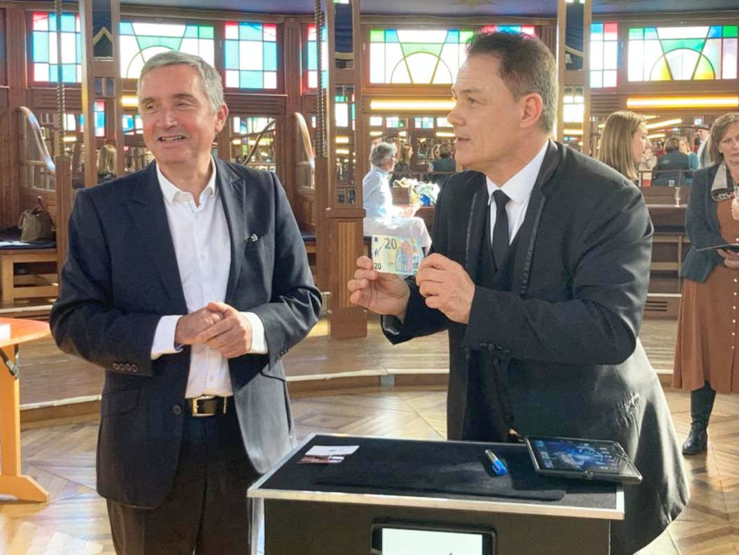 Martial - Magicien Close-up